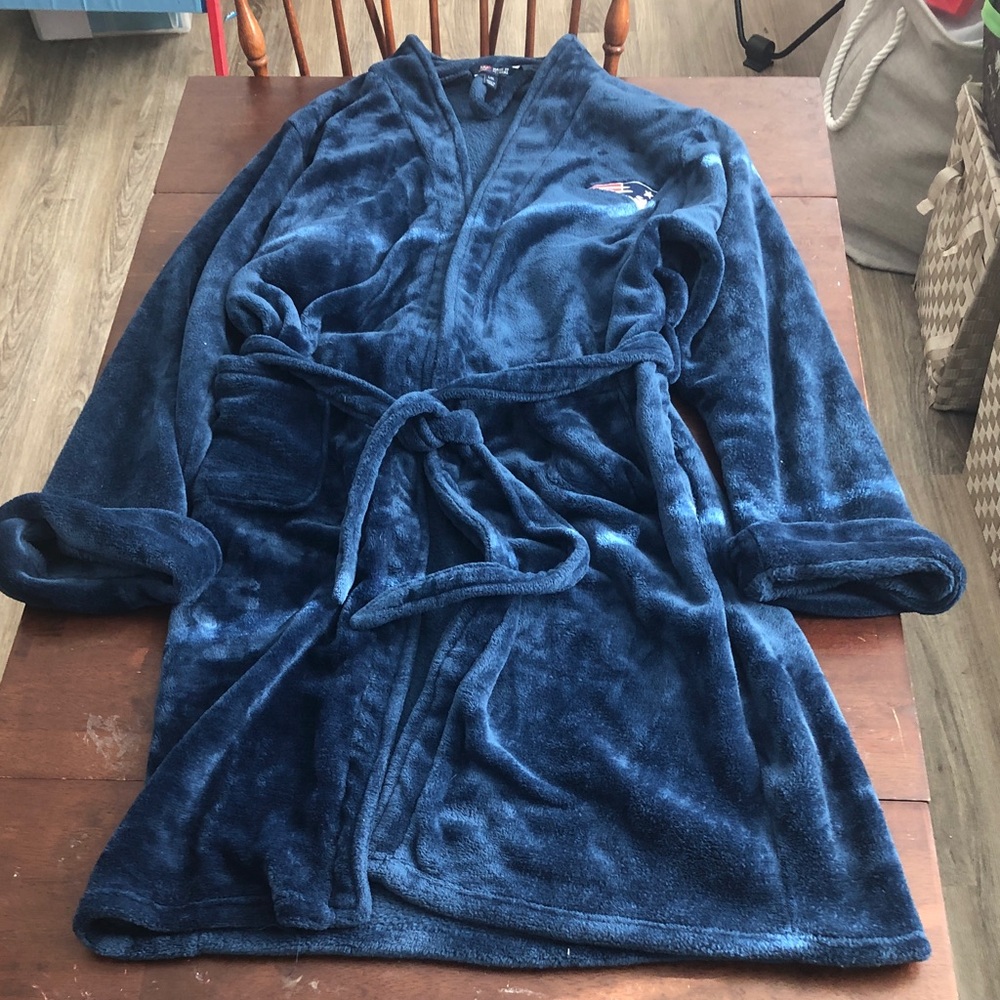 🦇 NFL Unisex Patriots Plush Robe with Pockets & Tie